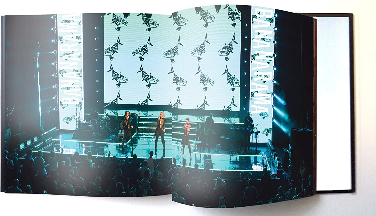 Bananarama - Live At The London Eventim Hammersmith Apollo - 4 disc Deluxe Photobook